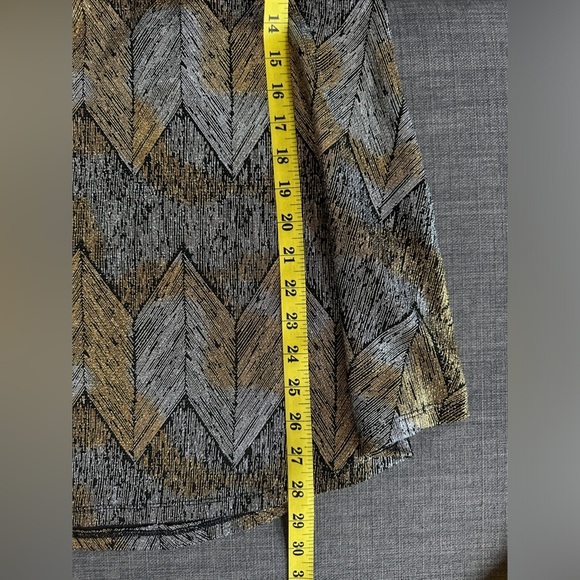 Metallic Chevron Party Top – Gold & Silver Sleeveless Holiday Tank – Size M - Picture 6 of 6